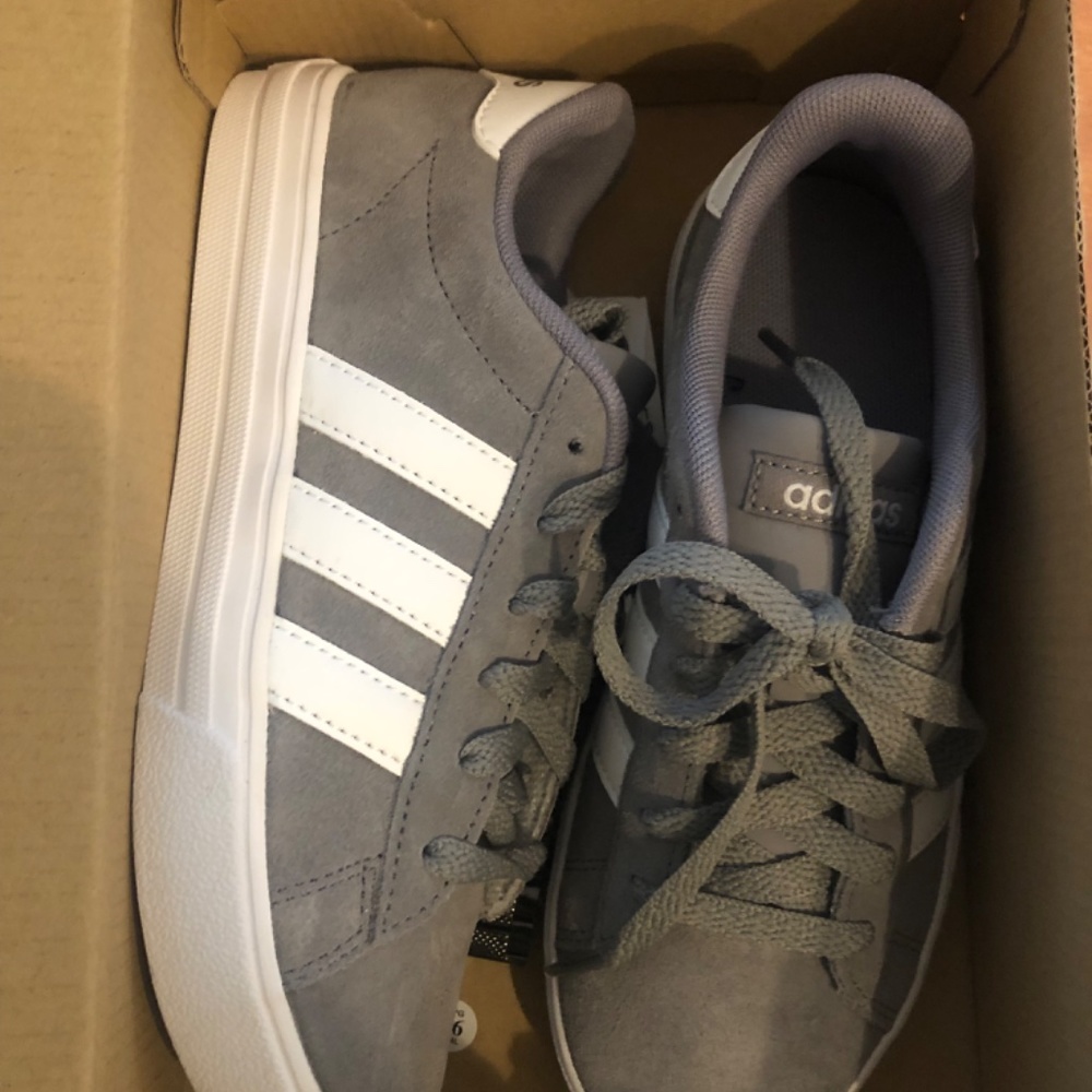 ADIDAS - Picture 2 of 4